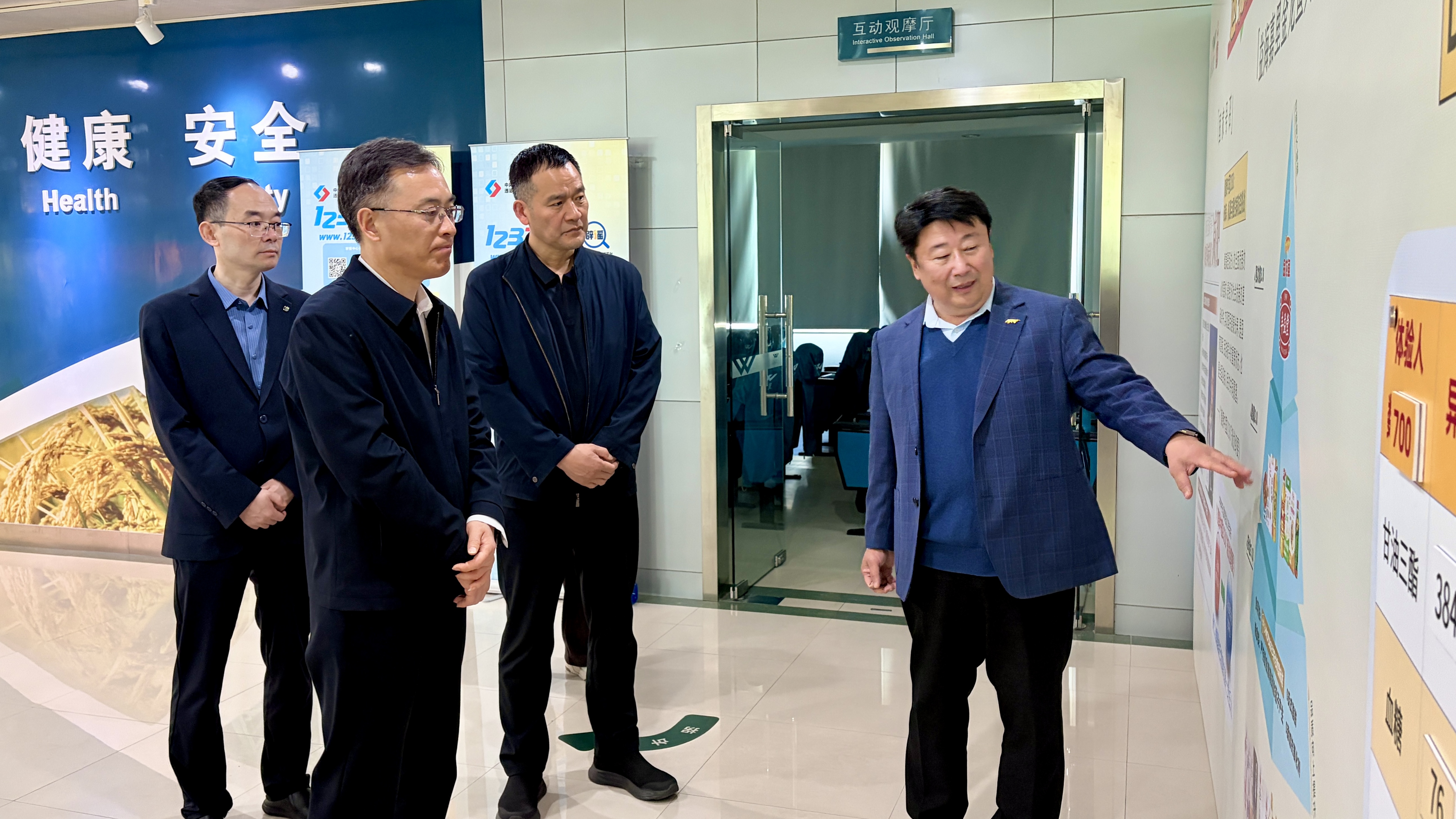 鄭州大學黨委書記李成偉一行到訪研發中心座談交流